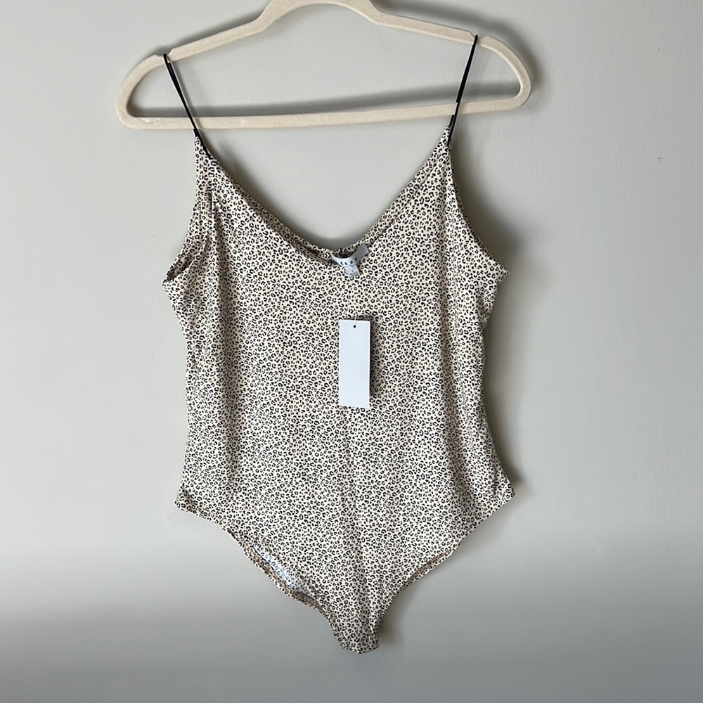 v-neck leopard print bodysuit - large